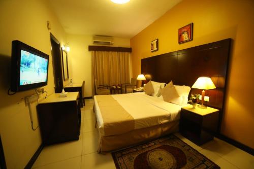 Hyde Park Hotel - image 8