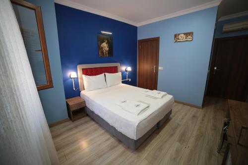 Standard Double Room image 6
