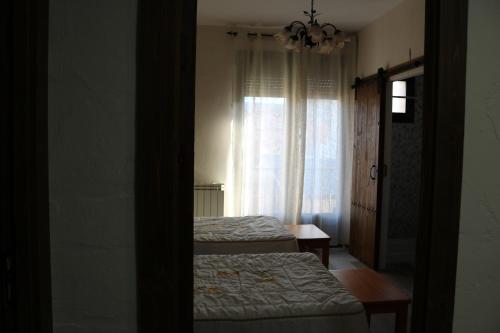 2 twin beds