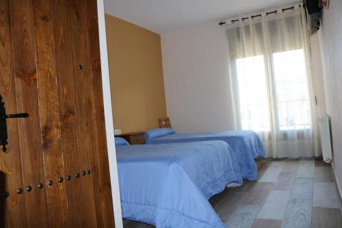 1 double bed, 1 twin bed