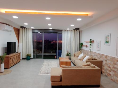 Beautiful beach apartment – khách sạn tại Ashdod