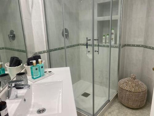 Bathroom, PRECIOSO PISO - Terraza grande & Piscina in Majadahonda