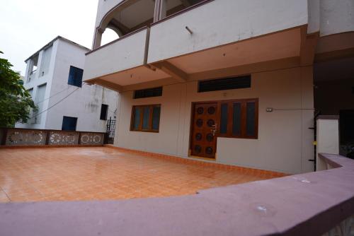 Three-Bedroom House image 1