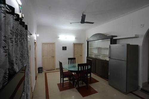 Three-Bedroom House image 7