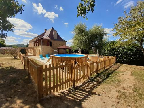 Gite La Périgourdine Domaine BENESTER 4 à 6 personnes