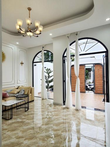 S&M Hotels
