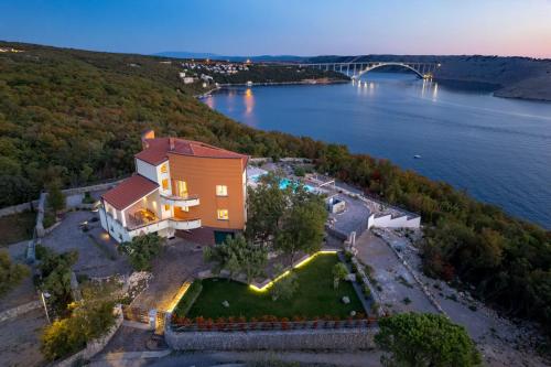 Luxury Villa Oštro with pool - Accommodation - Kraljevica