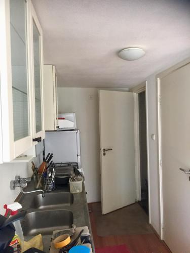 Cocina, Big appartment in sunny privat garden in Nijmegen Suburbs