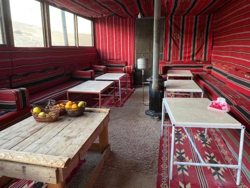 7 Caves Hotel in Maan