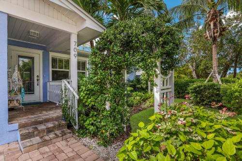 Bean Point Beach Cottage: North End Pool Home Close to Beach & Bay by Anna Maria Life - image 2