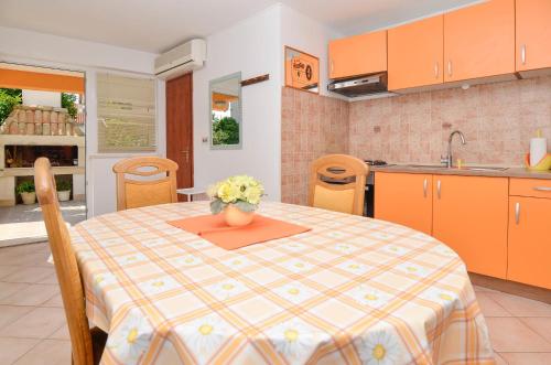  Apartments Karla in Orebić