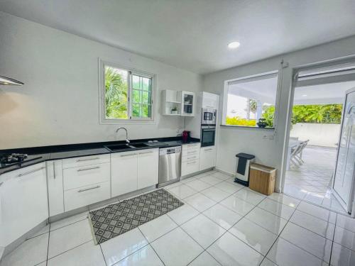 Mutfak, Villa Tropical Paradise avec piscine, 4 chambres in Le Moule
