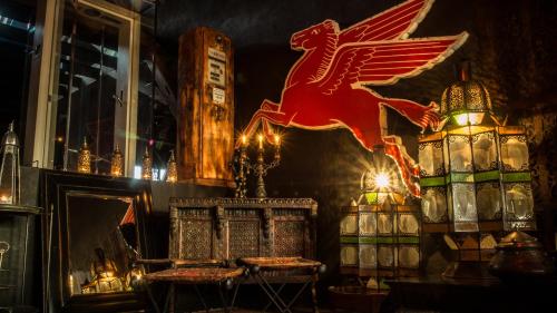 Bijou Hotel / Love and Romance