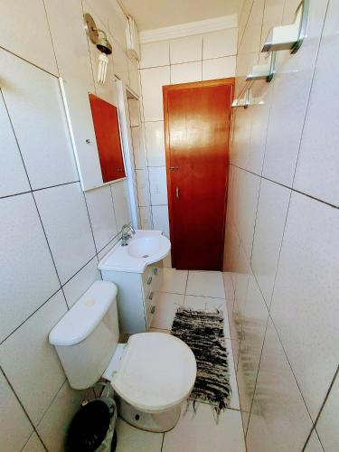 Bathroom, Apartamento Ubatuba 150m do mar Maranduba in Ubatuba