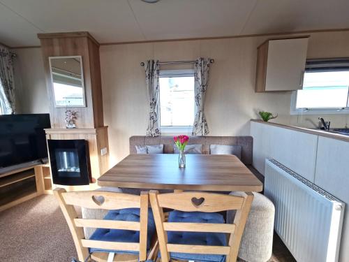 Snowdonia Sunbeach Holiday Sea and Mountain view in Llwyngwril