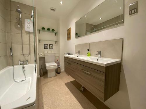 Picture of Grosvenor Pad - Lovely 2-Bed Flat - Free On Street Parking