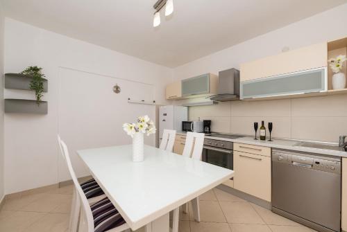 Kitchen, Apartments Talija in Drasnice