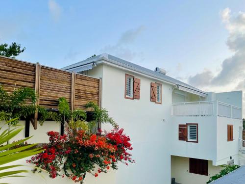 Vue extérieure, Villas TROPICAL & EXOTIC, 6 chambres avec 2 piscines in Le Moule