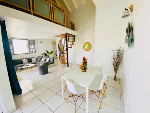 Équipements, Villas TROPICAL & EXOTIC, 6 chambres avec 2 piscines in Le Moule