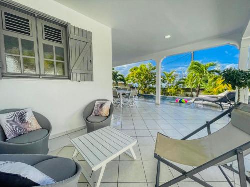 Équipements, Villas TROPICAL & EXOTIC, 6 chambres avec 2 piscines in Le Moule