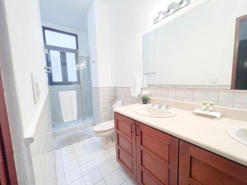 One-Bedroom Apartment image 5
