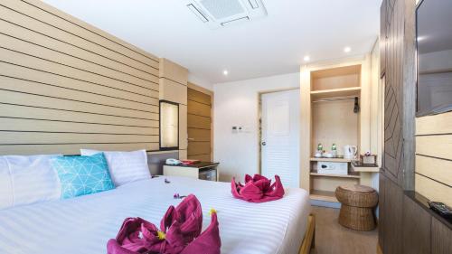 room detail thumbnail 1