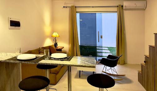 大廳, Tiny Houses en Asunción. Zona Aeropuerto-Rakiura (Tiny Houses en Asuncion. Zona Aeropuerto-Rakiura) in 盧克