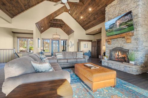 Star Of The Summit Private Indoor Pool Amazing Views 560 FREE tickets each paid day - image 6