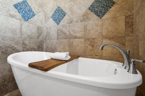 Star Of The Summit Private Indoor Pool Amazing Views 560 FREE tickets each paid day - image 14