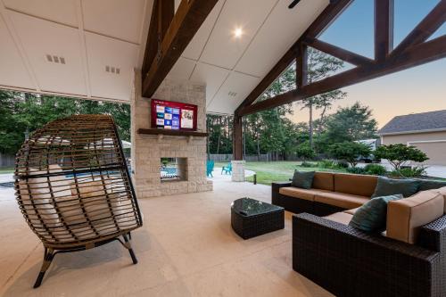2 King Suites with Private Pool and Spa, Texas-Sized Covered Patio and Outdoor Kitchen and BBQ