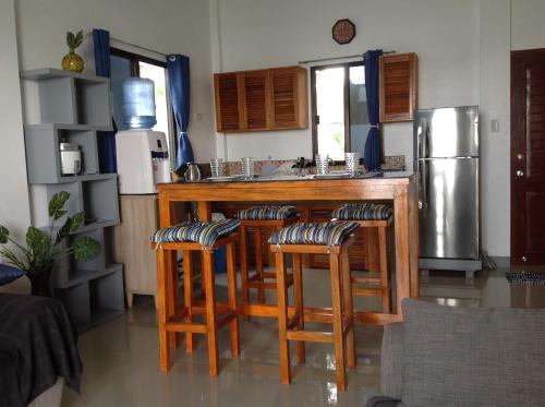 BambooBeachVilla1 AC New OCEANFRONT POOL sunsetview garden kitchen SATELLITE STARLINK WI-FI in ディミアオ