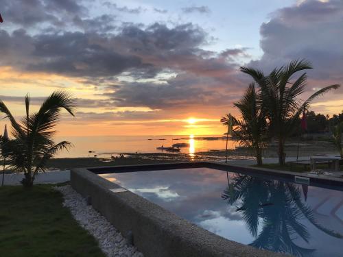 BambooBeachVilla1 AC New OCEANFRONT POOL sunsetview garden kitchen SATELLITE STARLINK WI-FI in ディミアオ