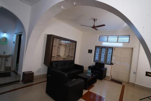 Three-Bedroom House image 9