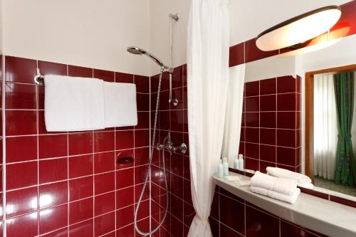 Business Double Room image 7