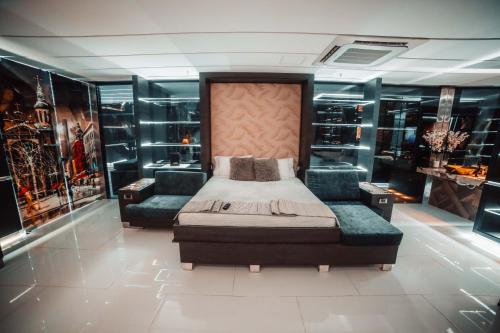 1Million Luxury Suites