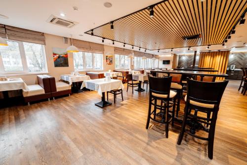 Restaurant, Chagala Hotel Uralsk in Uralsk