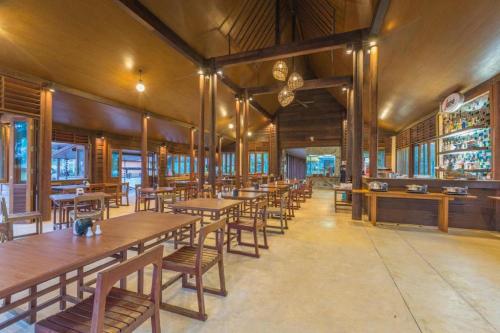 Restaurant, Koh kood paradise beach in Koh Kood