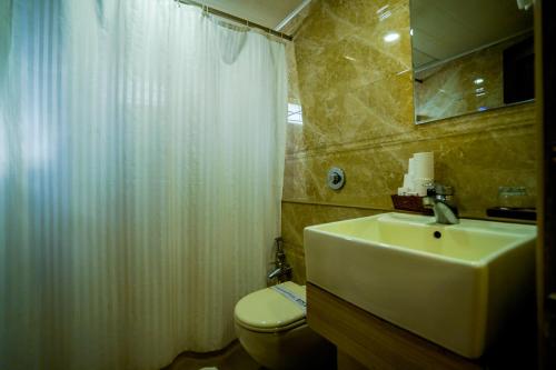 Bathroom, Hotel Arches near Fort Kochi Beach