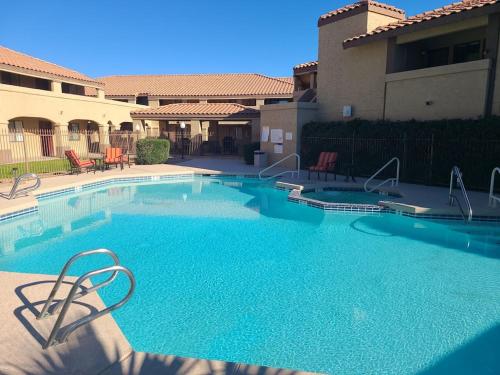 Hidden gem with pool, outdoor seating, gym, 6 mins from Golf Club-Peoria, AZ - Apartment - Peoria
