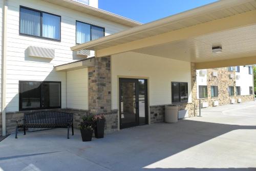 Cobblestone Inn & Suites - Fort Dodge