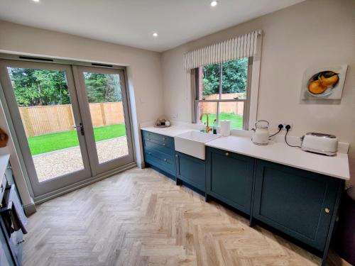 Stunning New Forest Cottage close to Paultons Park in Ower