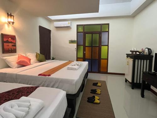 room detail thumbnail 1