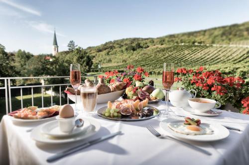 Hotel Turmhof – Gumpoldskirchen, VA