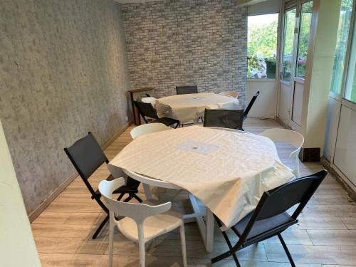 Maison et sa dépendance ss voisinage dans les vergers de Montmorency (Maison et sa dependance ss voisinage dans les vergers de Montmorency) in Сан-Бріс-су-Форе