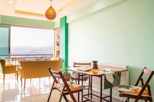 Flat with Great View and Central Location in Konak