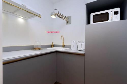 YCH-Renovated and design flat close to the center, Roma (foto 7)