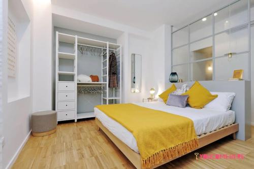 YCH-Renovated and design flat close to the center, Roma (foto 9)