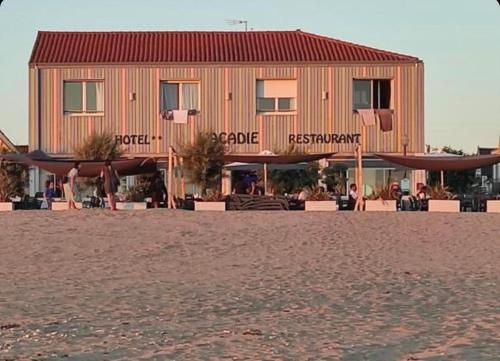 外部景觀, Acadie Saint Victor - Hôtel restaurant -Face mer- Châtelaillon plage (Acadie Saint Victor - Hotel restaurant -Face mer- Chatelaillon plage) in 沙泰萊隆普拉格