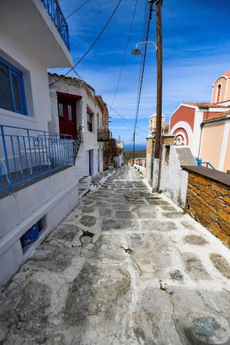 Fully renovated apartment in the heart of Ioulida on the island of Kea