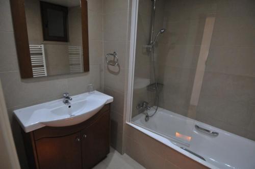 Ithaki Phinikoudes Apartment No. 202 - image 7